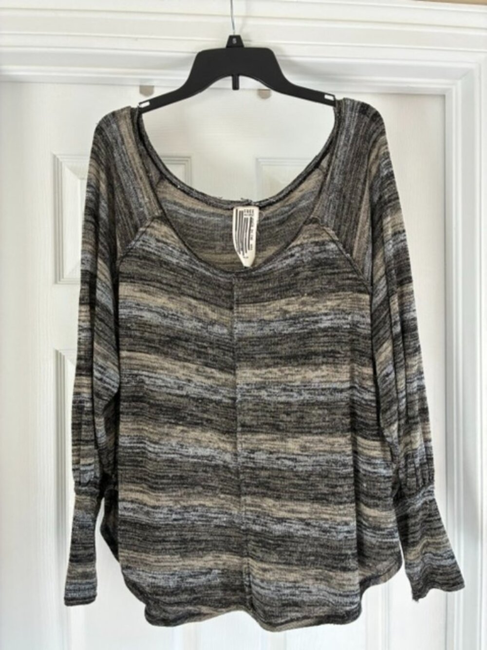 Free People Boho Sweater, size medium in great condition!